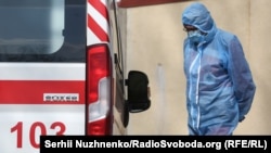 За даними МОЗ, госпіталізували 489 людей, одужали – 2 405. Померли 53 людини