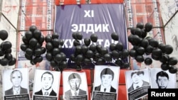 2002-жылы 17-мартта Аксынын Боспиек айылында окко учкандар.
