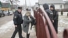 Дзяцей са стаўпецкай школы, дзе адбылося забойства, перасталі выпускаць да бацькоў
