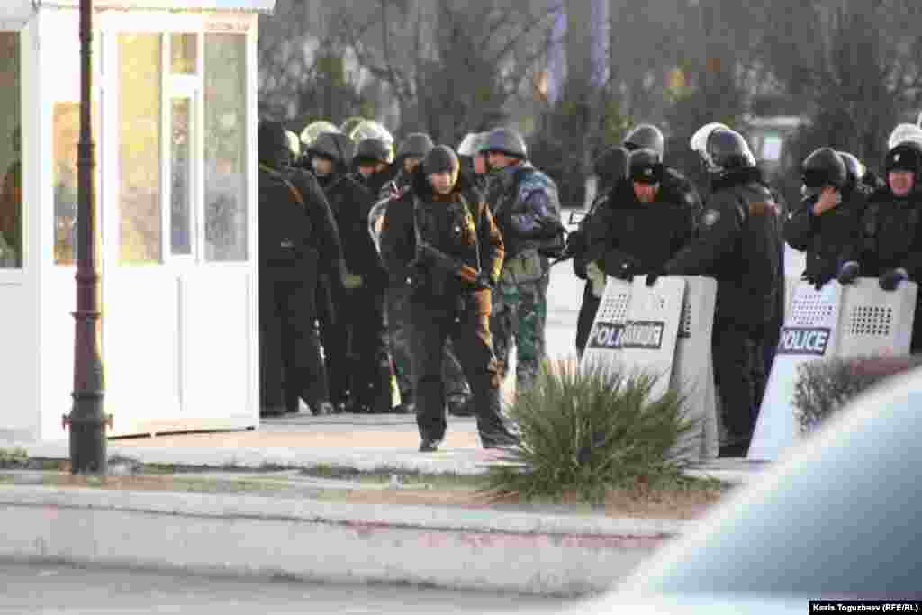 Dekabrın 18-dən etiraz aksiyalarına qoşulan Aktau şəhərinə də çox sayda polis yerləşdirilib. 