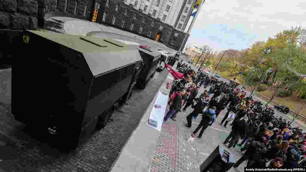 В Киеве под Кабинетом министров в субботу состоялся очередной «Конопляный Марш свободы». На акцию пришло около сотни участников