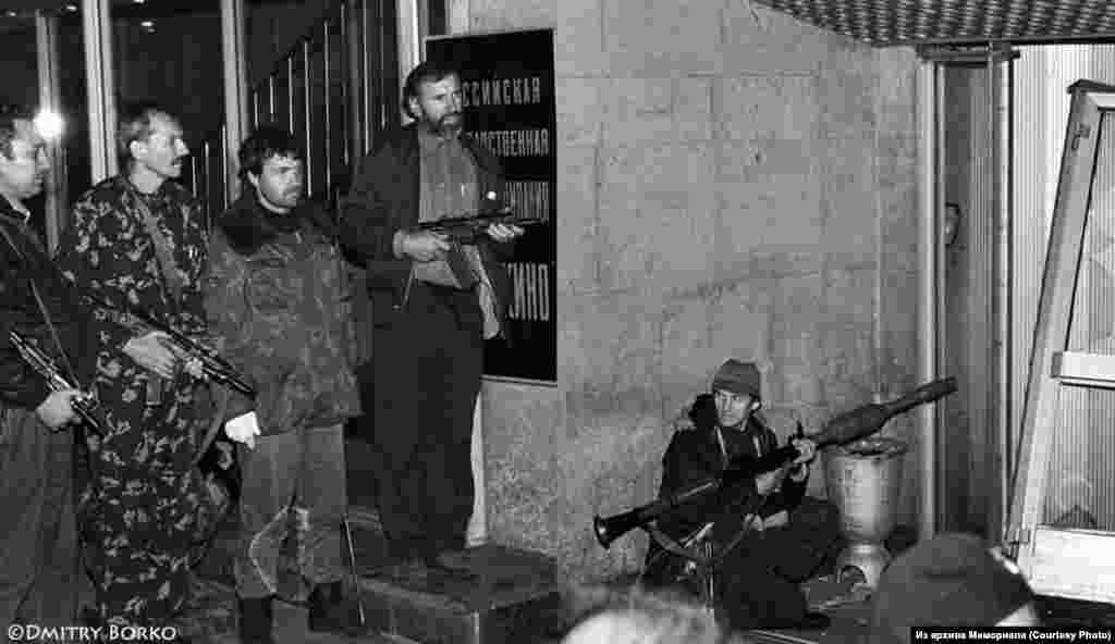 Попытка штурма телецентра "Останкино". 3 октября 1993 года. Фото Дмитрия Борко