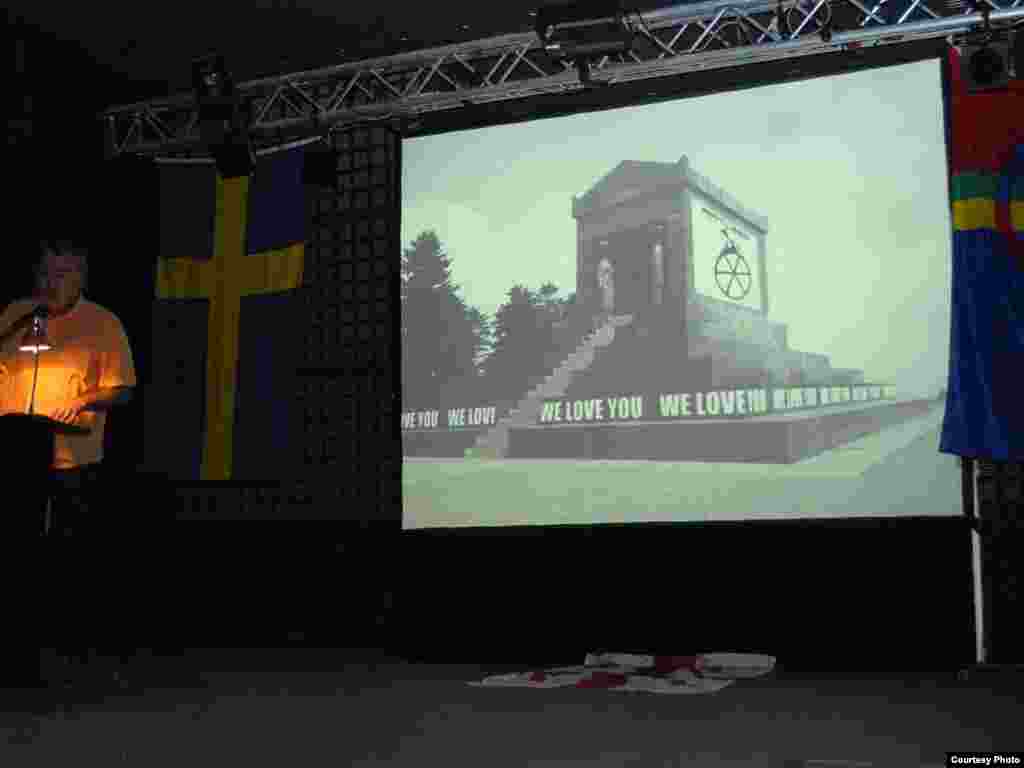 ¨Digitalizacija spomeničke baštine i njena komercijalna eksploatacija¨, Željko Zorica, Noć performansa, 26.11.2011. Foto: Stanislav Milojković