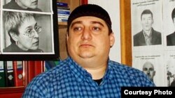 Руководитель правозащитной организации «МАШР» Магомед Муцольгов заявил о том, что на жесткий диск, изъятый в офисе его организации во время обыска, подбросили папку, содержащую материалы с детской порнографией