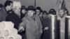 Ceaușescu le dădea mereu lecții constructorilor și arhitecților cum să-i ridice ctitoriile. Aici vizitează o expoziție de materiale de construcție la Întreprinderea de prefabricate Militari în noiembrie 1976. Sursa:comunismulinromania.ro (MNIR)