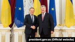 На церемониятa присъстваше председателят на Европейския съвет Доналд Туск, който пожела на Украйна успех в европейския път и призова за предизборна кампания лишена от национализъм и популизъм.