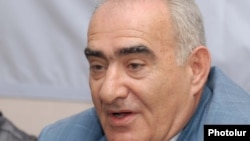 Գալուստ Սահակյան, արխիվ