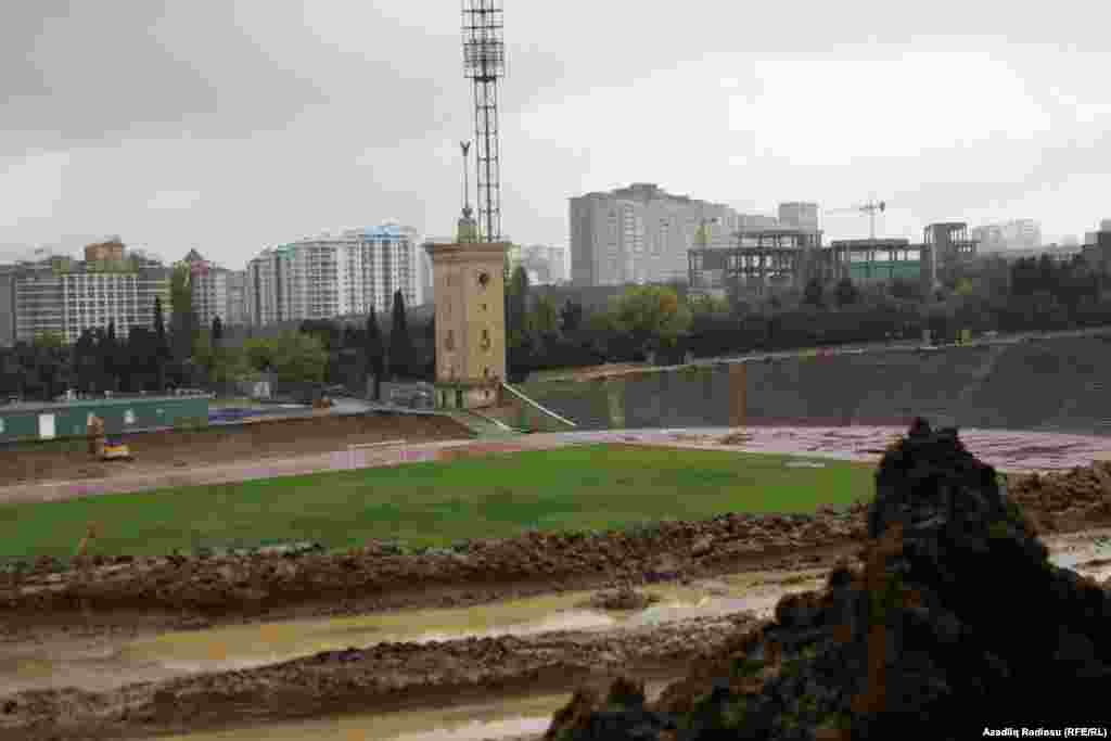 Tofiq Bəhramov adına Respublika Stadionu əsaslı təmirə dayandırılıb. Stadionun bütün oturacaqları sökülüb