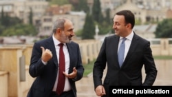 Georgia - Georgian Prime Minister Irakli Gharibashvili (R) meets with his Armenian counterpart Nikol Pashinian, Tbilisi, September 8. 2021.