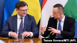 Міністр закордонних справ Дмитро Кулеба і його угорський колега Петер Сійярто, Будапешт, Угорщина, 29 травня 2020 року