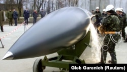 Reducerea arsenalelor nucleare este doar o aparență: cele nouă puteri nucleare continuă modernizarea lor.