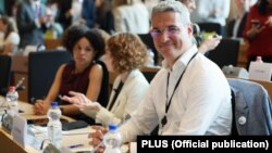 Europarlamentul Dragoș Pîslaru, copreședinte REPER/Renew Europe, spune că reformele la care România s-a angajat prin PNRR sunt întârziate cu două luni.
