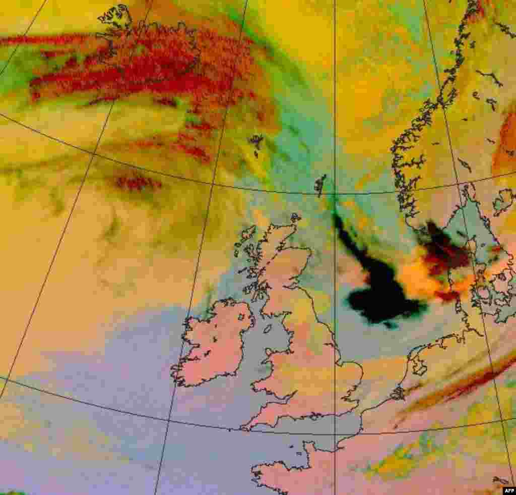 Satelitska karta oblaka od pepela od erupcije na Islandu