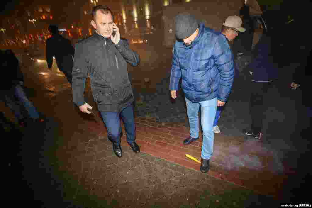 Шэсьце асабіста суправаджаў генэрал-маёр, начальнік менскай міліцыі Іван Кубракоў (зьлева)