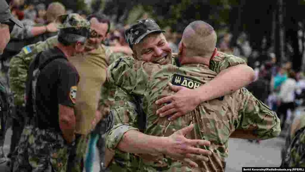 Учасники бойових дій під Іловайськом зустрілися на відкритті «Стіни пам’яті» на Михайлівській площі в Києві