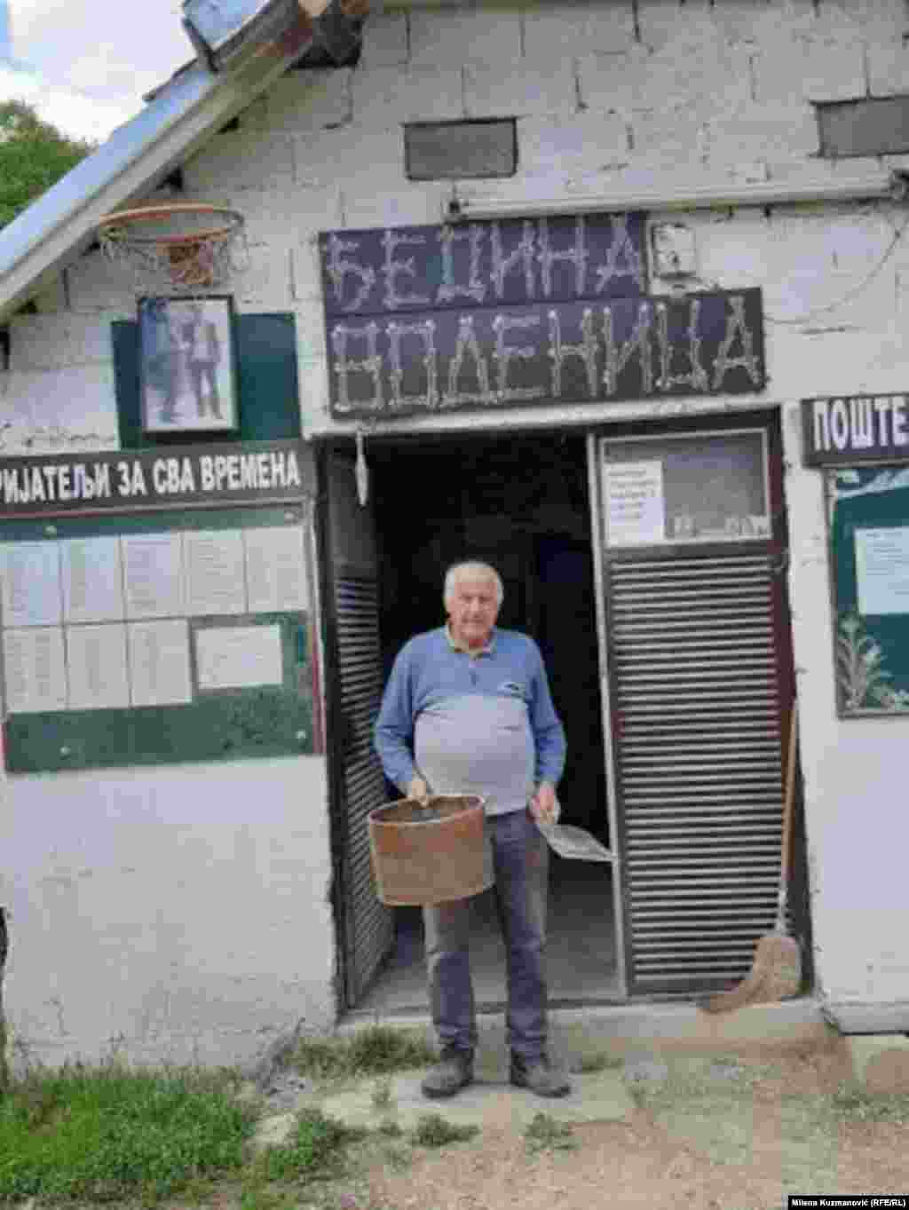 Đedina vodenica nalazi se na reci Obnici, pored puta Valjevo - Bajina Bašta, na međi valjevskih sela Pričević i Zlatarić. Inače, od reka Obnice i Jablanice nastaje reka Kolubara.