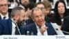Міністр закордонних справ Росії Сергій Лавров біля державного секретаря закордонних справ Сан-Марино Луки Беккарі (ліворуч) під час пленарного засідання 31-го саміту міністрів Організації з безпеки та співробітництва в Європі (ОБСЄ)