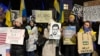 Варшава: сотні людей протестували під посольством США після зустрічі Трампа та Зеленського