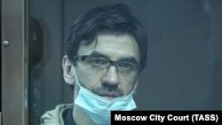 Mikhail Abyzov attends a court hearing in Moscow in March 2021.