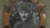 Капитан Монти. Изображение на стеле у места гибели.