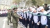 Пешниҳод барои 1.5 сол кардани хизмати ҳарбӣ ҷиҳати аз байн бурдани "облава". ВИДЕО