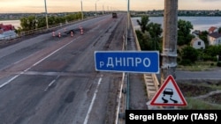 Антонівський міст через Дніпро, який колись з’єднував Херсон із лівобережжям. Окупанти підірвали його після відходу з правого берега Херсонщини