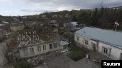 Тоолуу Карабактагы кыйраган үйлөр. 4-апрель, 2016-жыл