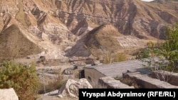 Майлуу-Суудагы уран калдыгы жер дүйнөдөгү эң кооптуу 10 аймактын ичинде. Архивдик сүрөт. 