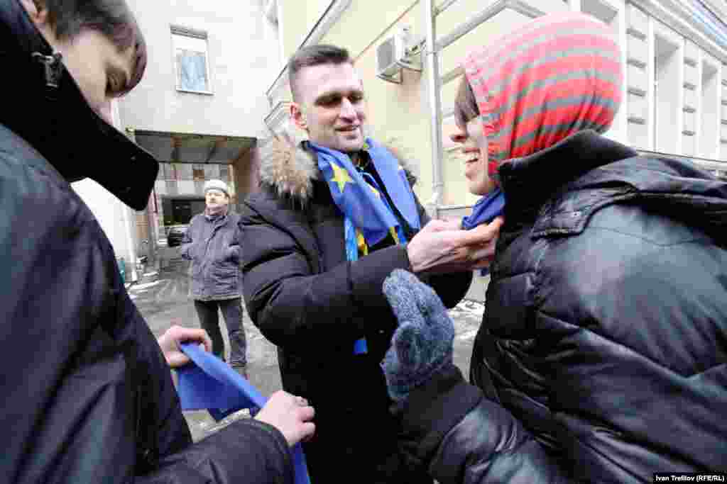 Московская акция поддержки "Евромайдана". Посольство Украины