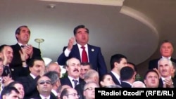 Эмомалӣ Раҳмон- раисиҷумҳур ва ҳам раҳбари ҳизби ҳокими халқӣ-демократии Тоҷикистон