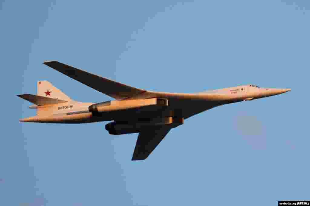 Ракетаносец-бамбавік паветрана-касьмічных войск Расеі Ту-160 «Белы лебедзь»