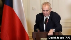 Zeman demantovao da pokušava Češku da udalji od saveznika u EU i NATO