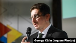 Președintele Consiliului Concurenței, Bogdan Chirițoiu, conduce instituția din 2009. Consiliul nu ar avea atribuții în reglementarea unor prețuri mici, „de dumping”, după cum le-a descris, luni, senatorul PSD Daniel Zamfir, și nici pentru a limita cota de piață.