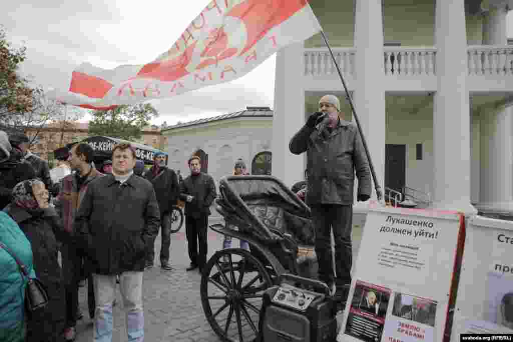 Распачаў мітынг кандыдат у кандыдаты ад «Народнай грамады» Валянцін Троцкі