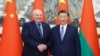 Președintele chinez Xi Jinping (d) și președintele belarus Alexander Lukașenko (s), în timpul unei întâlniri de la Beijing, pe 4 decembrie 2023. 
