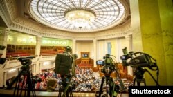 Про проблеми з допуском до кулуарів та ложі для преси повідомили журналісти видань Kyiv Post, НВ та Bihus.Info