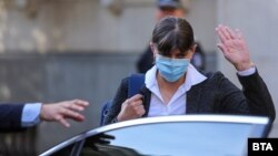 Лаура Кьовеши на излизане от Министерството на правосъдието