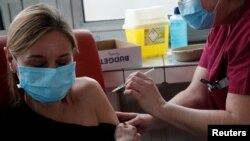 Պատվաստում կորոնավիրուսի դեմ Ֆրանսիայում, արխիվ, Փարիզ: 