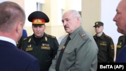 Bjeloruski lider Aleksandar Lukašenko i ministar odbrane Viktar Khrenin u junu ove godine