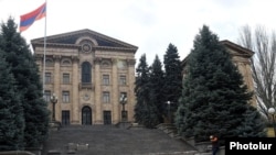 Խորհրդարանի շենքը, արխիվ 