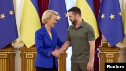 Predsednica Evropske komisije Ursula fon der Lajen u Kijevu sa ppredsednikom Ukrajine Volodimirom Zelenskim, 15. septembar 2022.