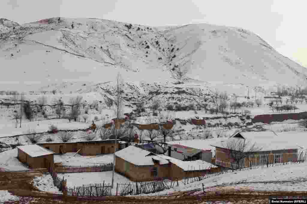 Село Чайчы, рядом с которым располагался эпицентр землетрясения, относится к Кызыл-Сууйскому сельскому округу. Здесь негодными для проживания признаны 177 домов, 11 из которых полностью разрушены. 