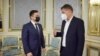 Президент Володимир Зеленський 24 травня в Києві зустрівся зі співголовою німецької партії «Союз 90/Зелені» Робертом Габеком (праворуч)
