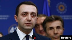 ფოტო არქივიდან: ირაკლი ღარიბაშვილი და ბიძინა ივანიშვილი
