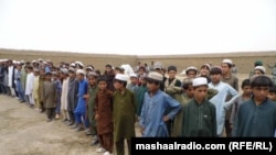 د شمالي وزیرستان د بې کوره کړل شوو کورنیو ماشومان