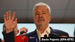 Zdravko Krivokapić, aktuelni crnogorski premijer, obraća se medijima u Podgorici u noći izborne pobjede koalicije "Za budućnost Crne Gore", 30. avgusta 2020.