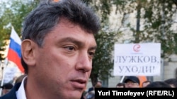 Boris Nemtsov at an anti-corruption rally in Moscow, 30Sep2009 