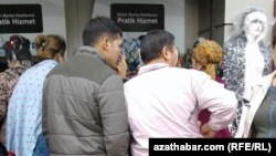 Стамбулда иштеген түркмен мигранттары.