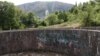 Grafit protiv antifašista na Partizanskom groblju u Mostaru