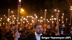 Jermeni obeležavaju 106. godišnjicu genocida u maršu sa bakljama u glavnom gradu Jermenije, Jerevanu
